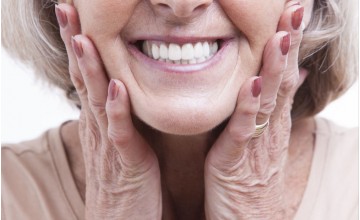 Sicurezza e comfort orale: meglio la dentiera fissa o mobile?